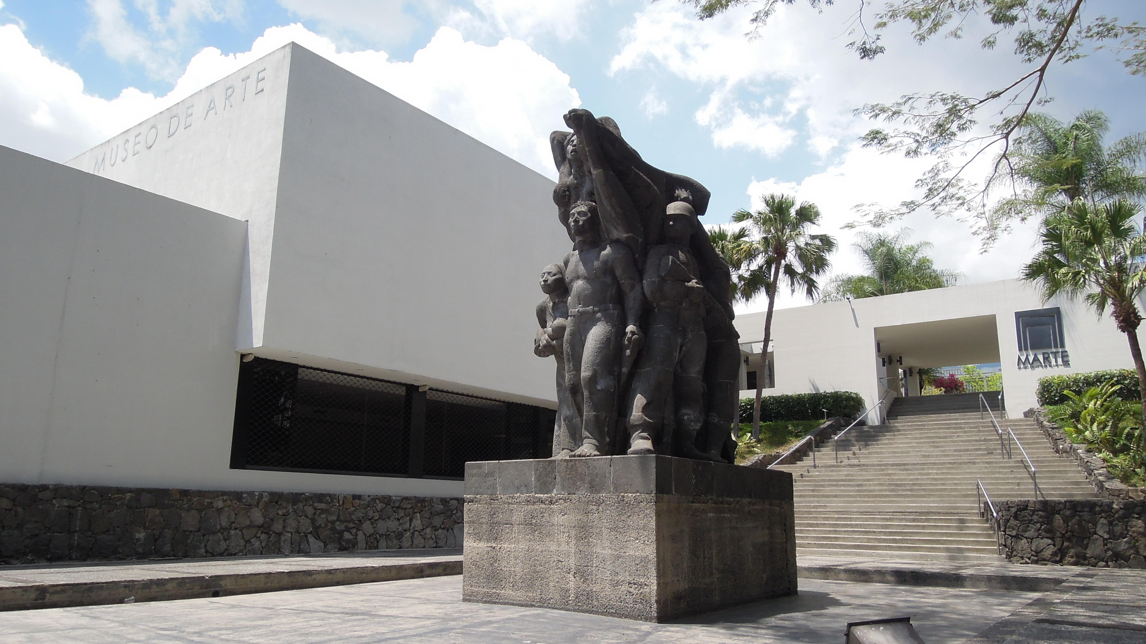 Segunda vista del entorno del museo, en la Colonia San Benito de San Salvador.