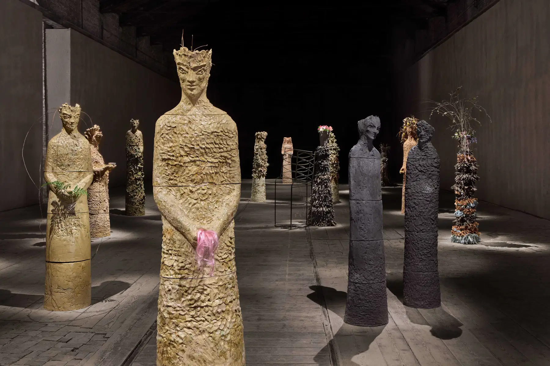Chiara Camoni, Pabellón de Italia, figuras cerámicas